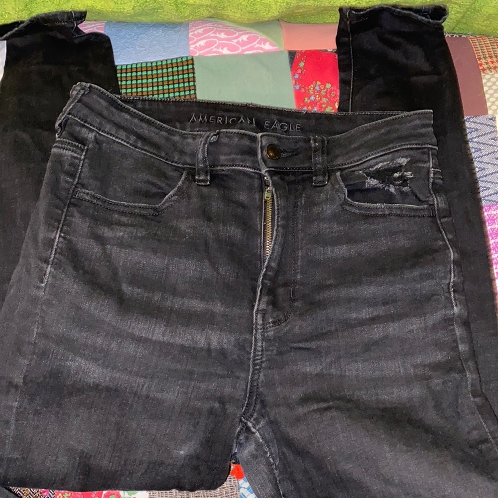 American Eagle outfitters black distressed skinny jean size 6 short